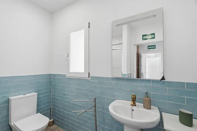 Finca rústica con vivienda reformada, piscina y cultivo ecólógico — 26