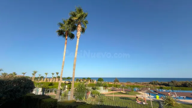 VENTA DE BUNGALOW DE PLANTA BAJA EN PRIMERA LINEA DE PLAYA,  - foto 2
