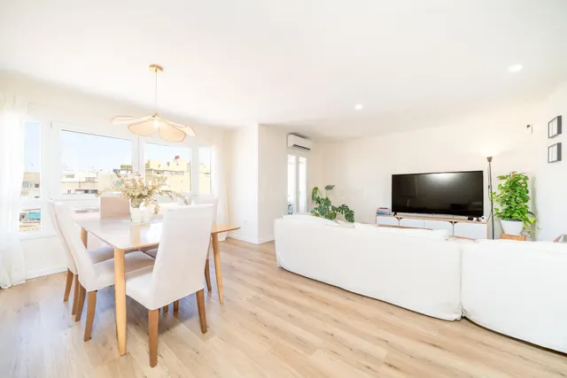 Piso reformado de tres habitaciones y balcón en Pere Garau - foto 2