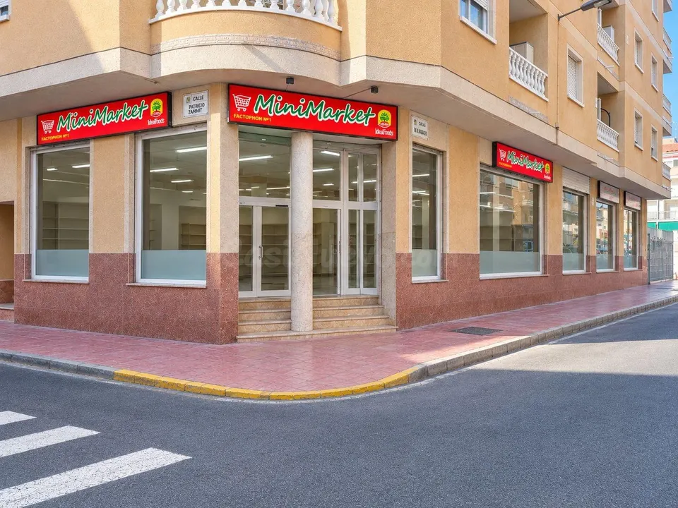 Local comercial 496m² en venta - Playa del Cura
