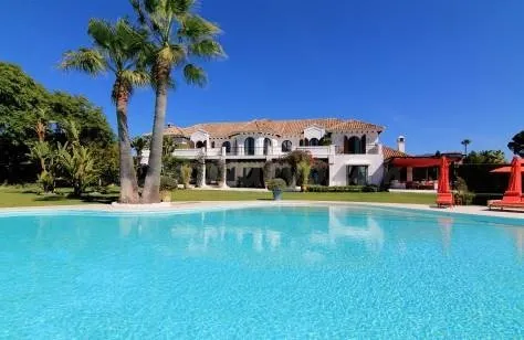MANSION EN PRIMERA LINEA DE PLAYA EN AMPLIA PARCELA — 2