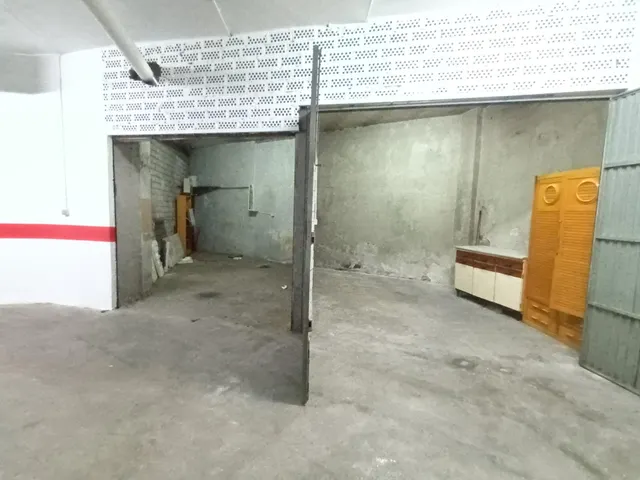 Garaje cerrado en Granada zona Zaidin, 12.80 m. de superficie. — 22