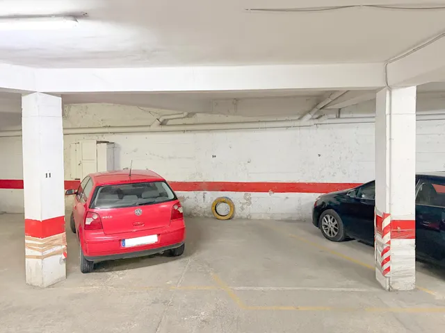 Se vende plaza de garaje para coche grande o suv en la magdalena - Zaragoza — 8