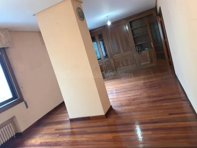 AMPLIO PISO EN VENTA (ENFRENTE AL PARQUE SAN LAZARO) CON GAR - foto 3