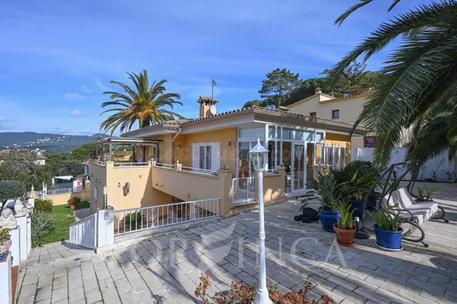 Amplia villa en gran parcela llana cerca de la playa y del c - foto 4