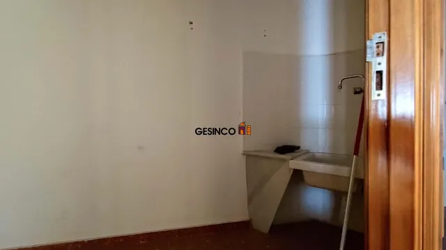 LOCAL COMERCIAL EN PLANTA ENTRESUELO EN VENTA Y ALQUILER — 10