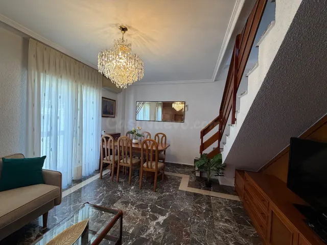 URBAMAR ALQUILA: Exclusivo Ático-Dúplex con Gran Terraza y Vistas a las Torres en Madrid — 3