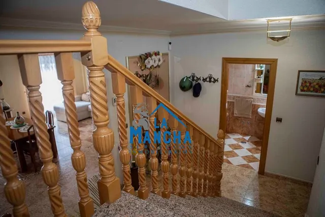 *595.000€* inmobiliaria la mancha vende casa en el barrio de san pablo de Albacete — 34