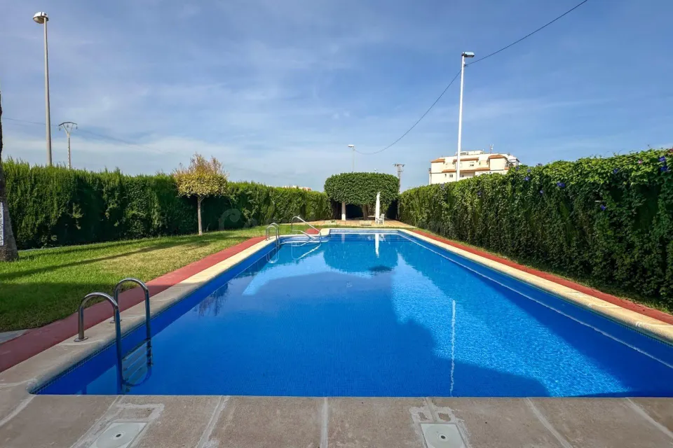MAGNIFICA VIVIENDA ADOSADA CON PISCINA COMUNITARIA, IDONEA COMO VACACIONAL
