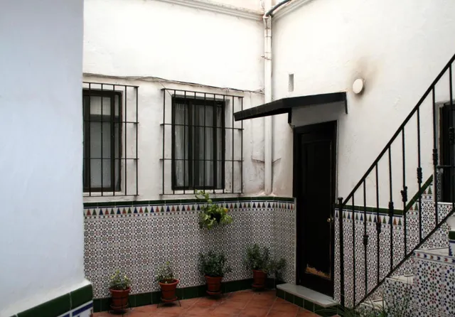 CASA DE VECINOS CON 8 APARTAMENTOS — 5