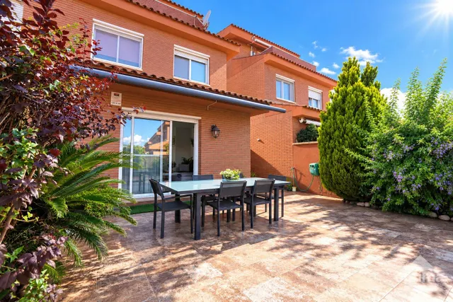 Pareado reformado con 5 habitaciones, terrazas y garaje en Reus — 13