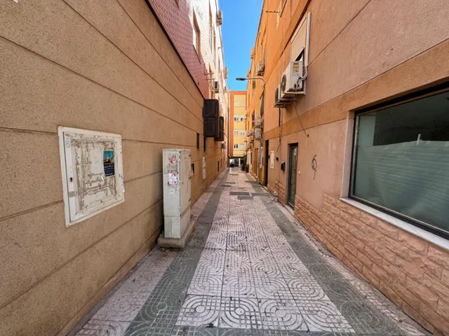 Estudio Luminoso en el Corazón del Puerto de Aguadulce — 7