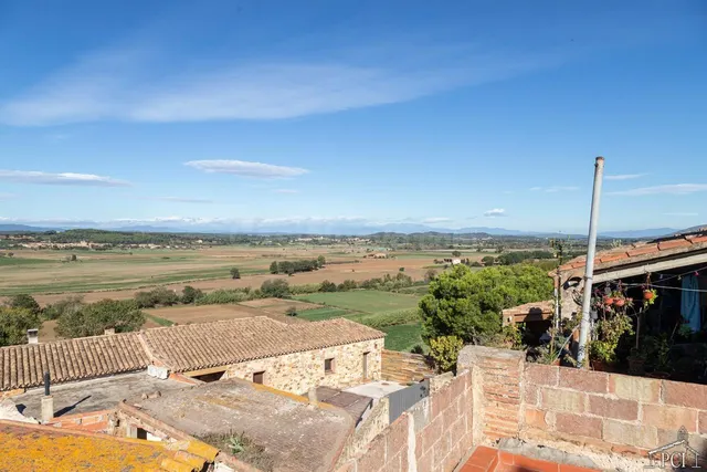 Casa de pueblo a reformar en el casco antiguo de Pals - foto 2