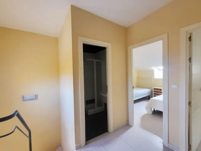 ÁTICO EXCLUSIVO CON VISTAS, TERRAZAS, PISCINA Y GARAJE – A 250 M DE LA PLAYA — 39