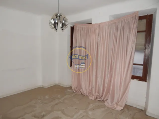 EDIFICIO A REFORMAR EN COCENTAINA. — 19