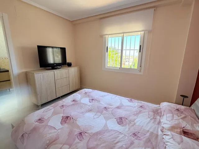 Un chalet totalmente reformado con vistas a la montaña — 34
