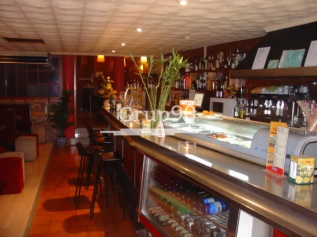 Hostal-Restaurante en la plaza del pueblo — 11