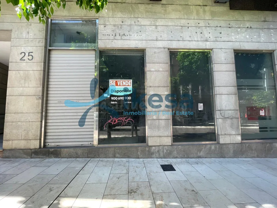 Venta de 2 Locales Comerciales Unidos en el Centro, Huelva
