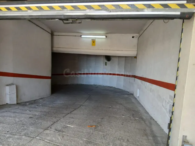 Amplia Plaza de Parking en El Tancat, El Vendrell - Solo €55