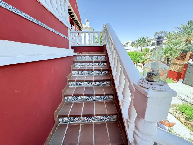 Espectacular chalet en Dehesa de Campoamor con piscina privada a 5 minutos andandoa la playa. — 37