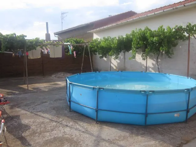 SE VENDE AMPLIA CASA EN GRAJAL DE LA RIBERA.7 HAB., SALÓN, COCINA, 2 BAÑOS, PARCELA 890 M2, COCHERA — 4