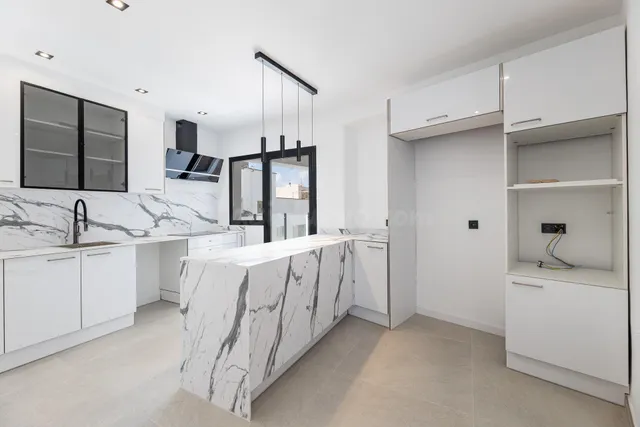 CASA DE 6 habitaciones CON TERRAZAS Y GARAJE EN SON FLOR-LA  - foto 2