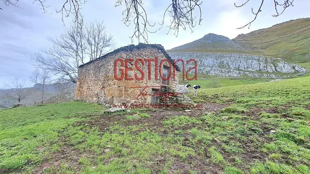 CABAÑA DE PIEDRA EN SOBA. VALDICCON — 20