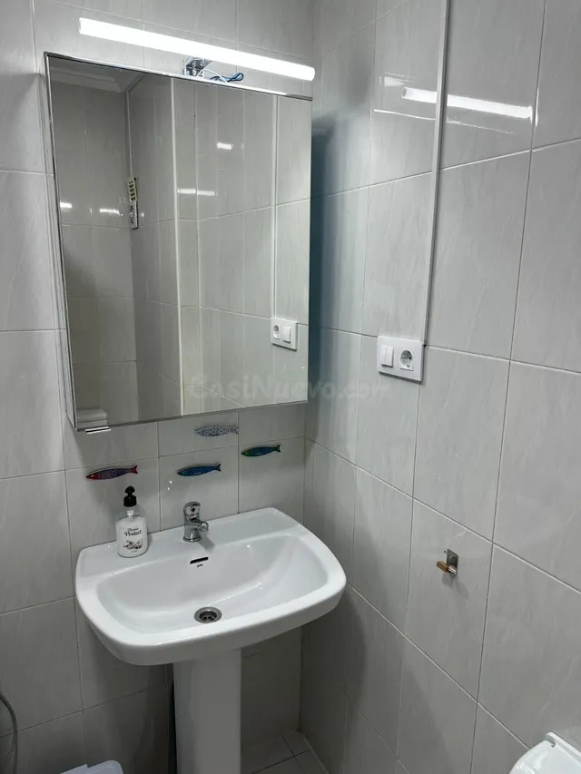 Estudio con terraza, Alicante, Torrevieja. 1 habitación, 36 m2, 900 metros al mar — 26