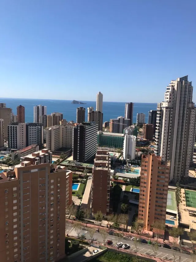 Piso de 3 habitaciones con vistas increíbles cerca de la playa de Levante Benidorm! www.euroloix.com — 13