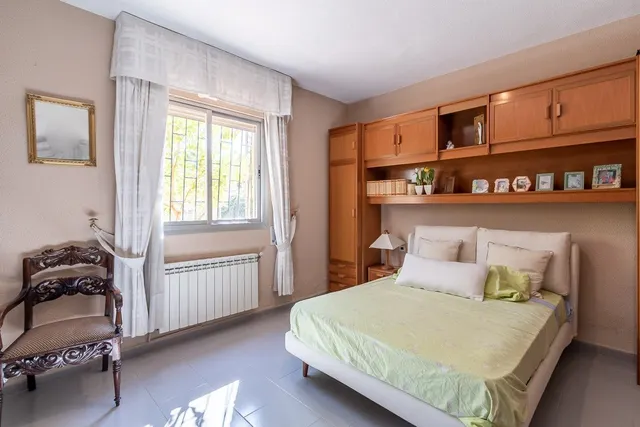 Chalet independiente con piscina y pista de tenis en Alfacar — 9