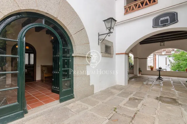 Masía céntrica en venta en Orrius, con negocio en funcionamiento (hostelería) — 6