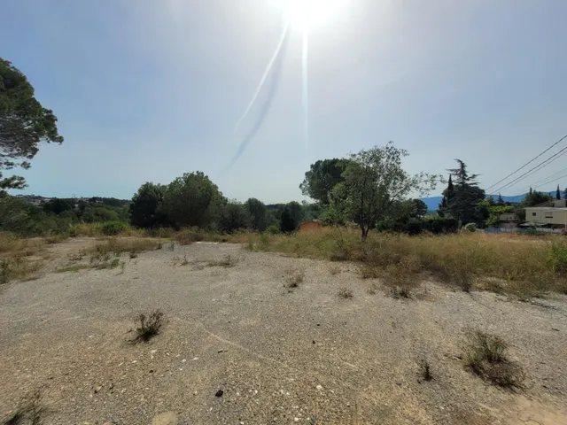 Terreno llano con todos los servicios en El Maset de Masquefa — 13