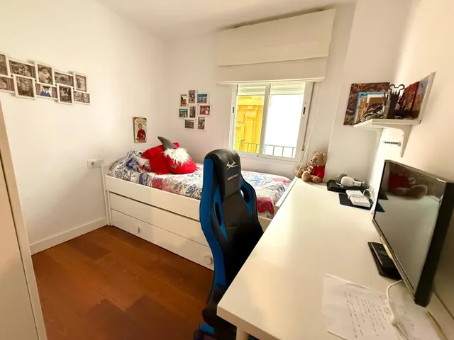 Centro San Lorenzo. Excelente piso reformado y amueblado de 3 habitaciones 2 baños se alquila. — 12