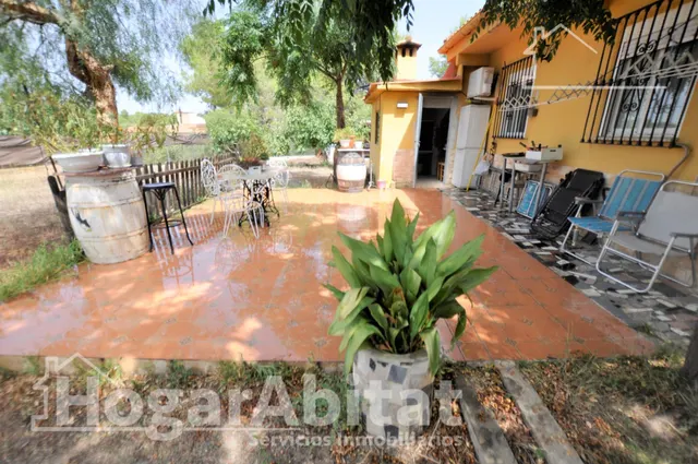 Maravilloso chalet con piscina, garaje, barbacoa y un impresionante jardín — 22