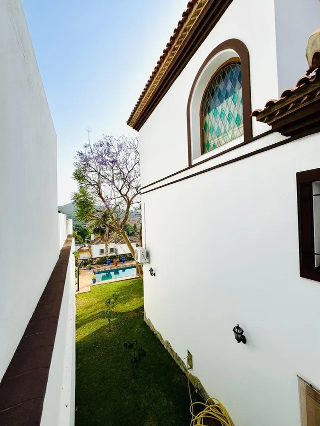 Chalet independiente con piscina y vistas al mar. — 24