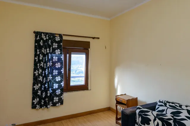 Casa tradicional con tres viviendas y antiguo local hostelero en arroes, Villaviciosa — 48