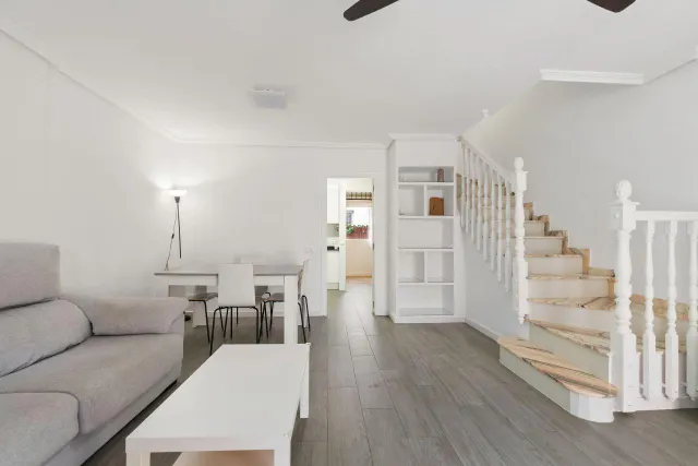 BONITA CASA ADOSADA EN ORIHULA COSTA:3 HAB, 1 BAÑO, 1 ASEO — 7