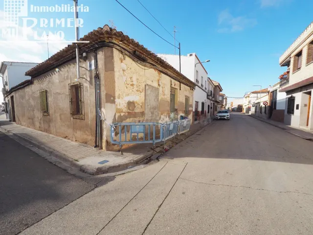 *Casa, en esquina, para solar, junto a c/Espartero, con 200m