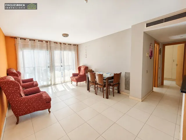 **VIVIENDA CON TERRAZA, PISCINA Y PARKING EN LA RÀPITA** ☀️ — 24