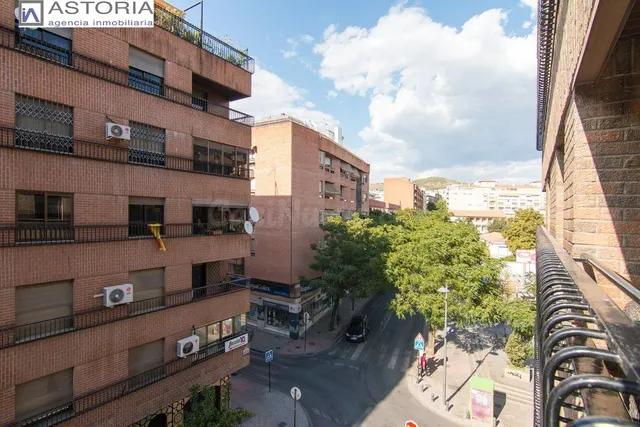 Junto Plaza Menorca — 2