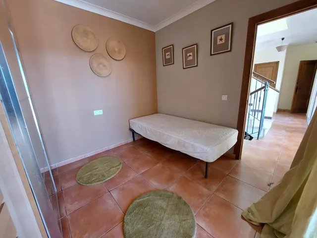 Chalet 6 dormitorios 3 baños, terrazas y piscina en Burjulú. — 48
