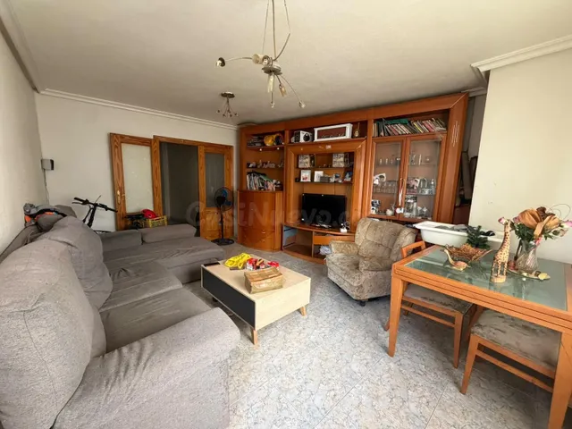 Amplio Apartamento a Reformar en Almoradí