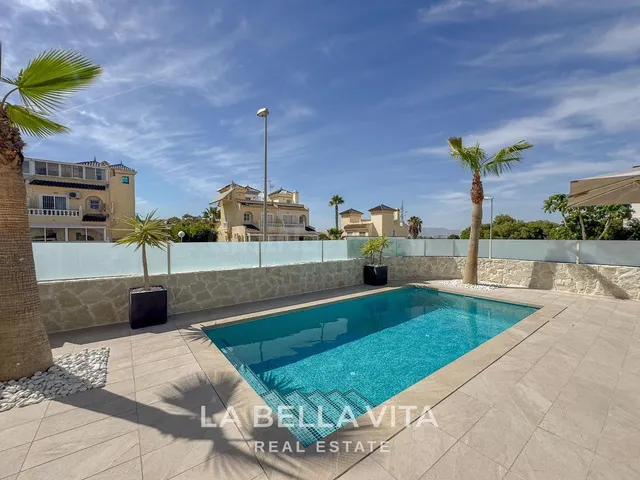 Excellente villa de una sola planta con piscina privada en B - foto 3