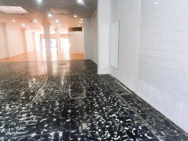 Local diáfano en venta, Sabadell, zona  Creu de Barbera — 16