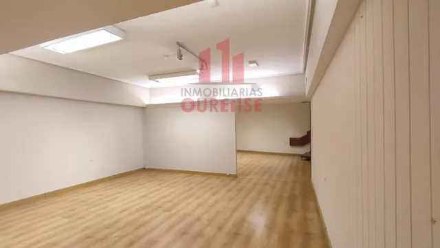 ESPECTACULAR LOCAL COMERCIAL EN EL CENTRO DE OURENSE. — 13