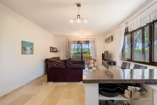Apartamento de 2 dormitorios en Villamartín - foto 3