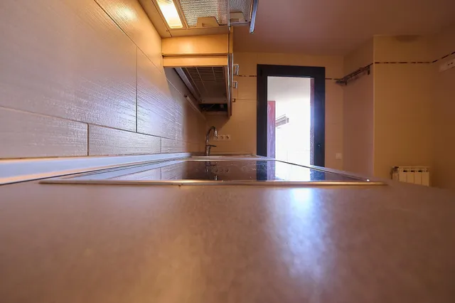 PISO DE 3 HAB CON BALCÓN, PK, Trastero y Piscina Comunitaria — 11