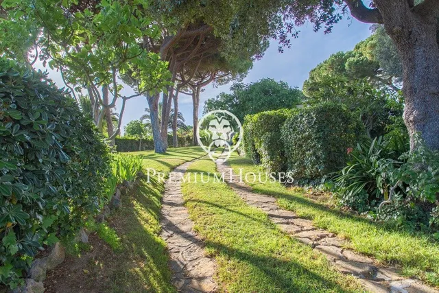 Casa en venta con piscina en Sant Andreu de Llavaneres — 46