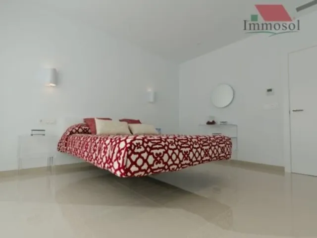 MAGNÍFICA VILLA EN LA MARINA, A PIE DE PLAYA — 11