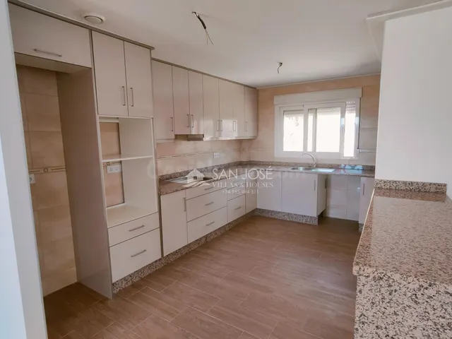 SE VENDE CHALET DE OBRA NUEVA AL LADO DEL PUEBLO DE MACISVEN - foto 4